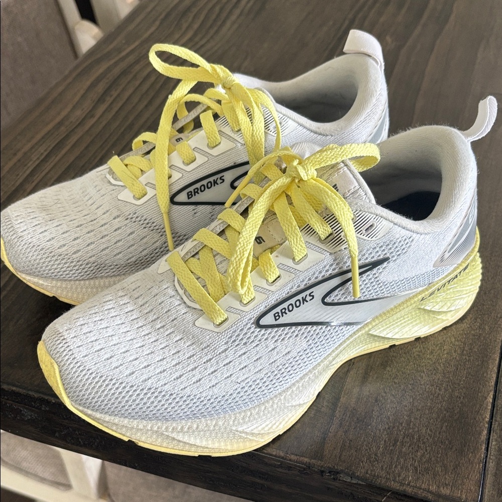 Brooks White Sneakers with Yellow Highlights